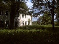 Dworek z XIX wieku wraz z działką ok. 0,4 ha (4000 m.kw) na wzgórzu, przepiękny widok na jezioro